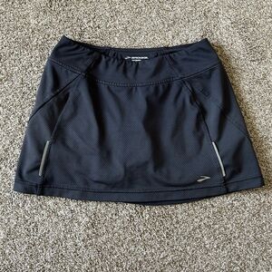 Brook’s Equilibrium Running Skort. Charcoal grey. Excellent condition. Pocket